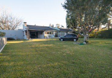 VENTA CASA QUINTA EN RANELAGH CON PARRILLA PARQUE 