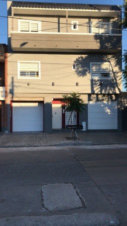 VENTA-DUPLEX 3 AMBIENTES CON PATIO Y COCHERA