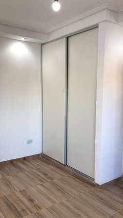 VENTA-DUPLEX 3 AMBIENTES CON PATIO Y COCHERA