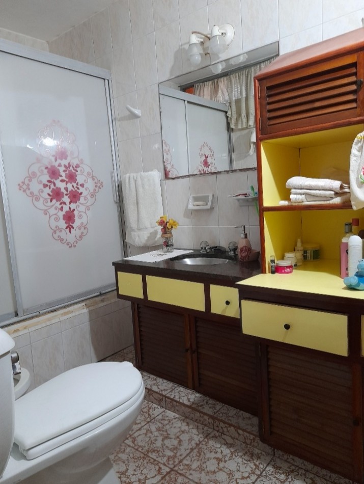 VENTA - CASA 3 AMBIENTES SOBRE AVENIDA