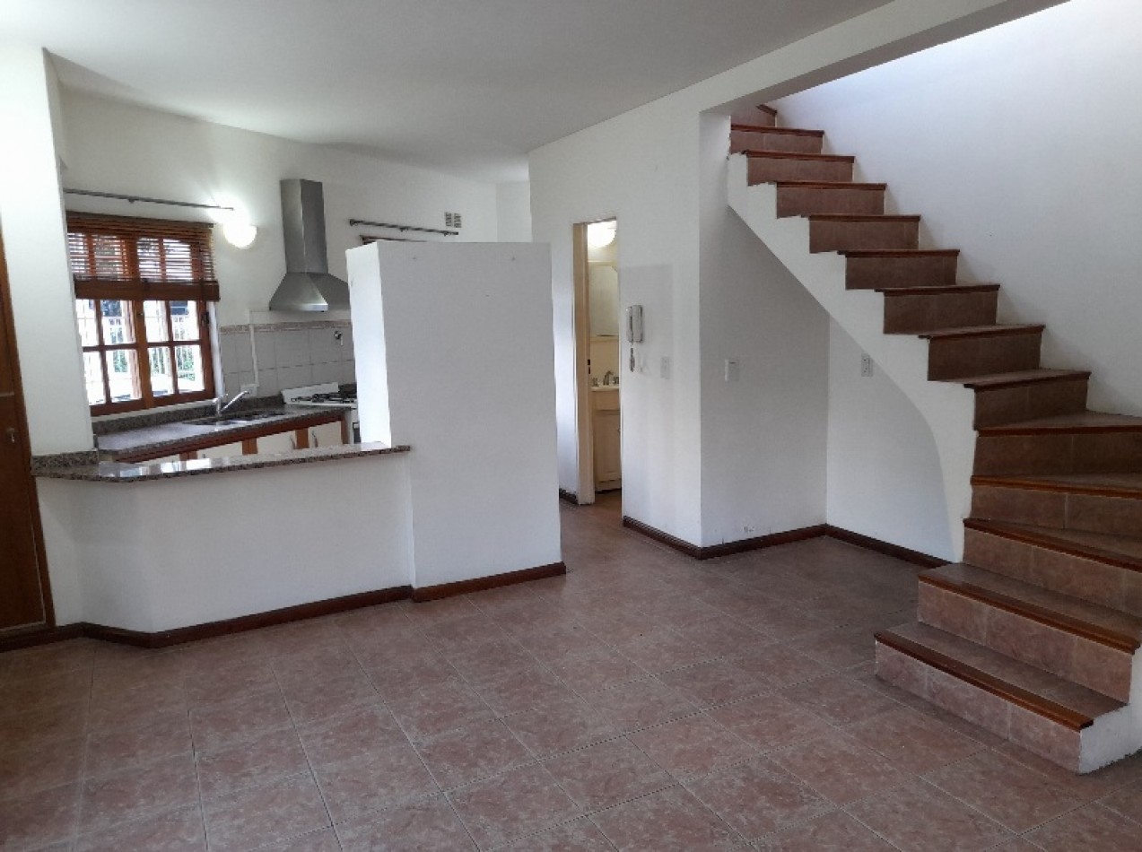 VENTA- TRIPLEX en muy buen estado PERMUTA
