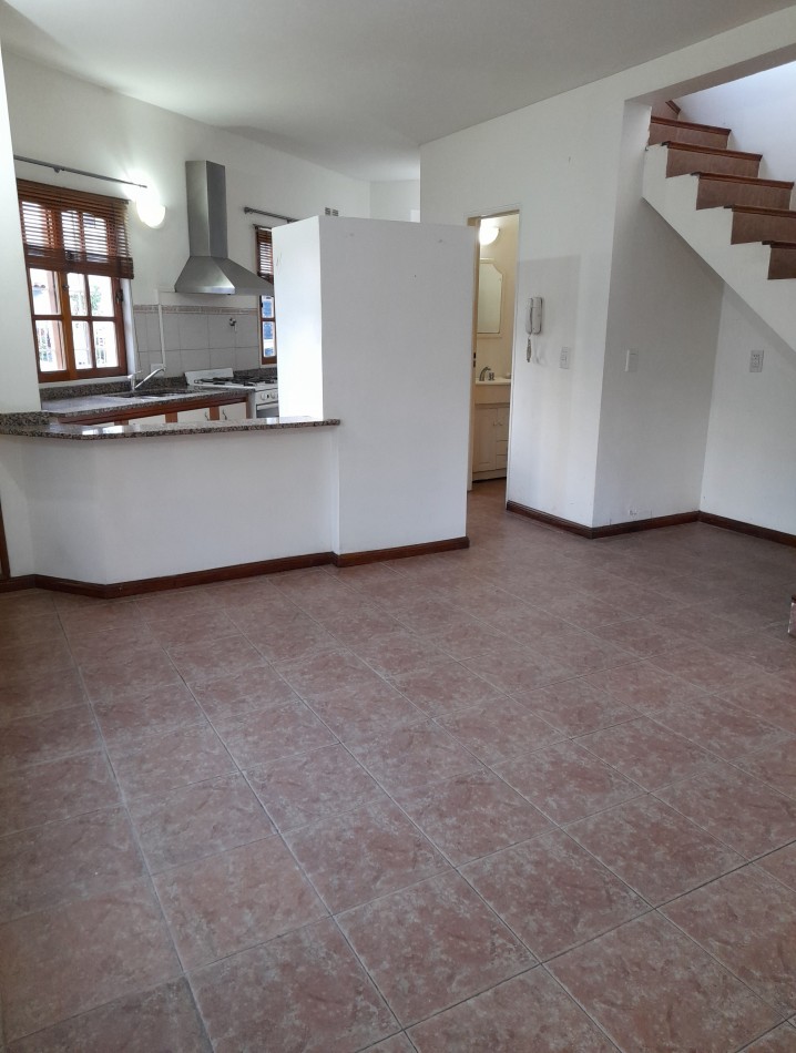 VENTA- TRIPLEX en muy buen estado PERMUTA