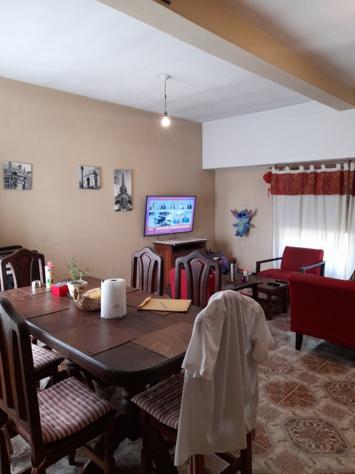 VENTA -  CASA CON TERRENO