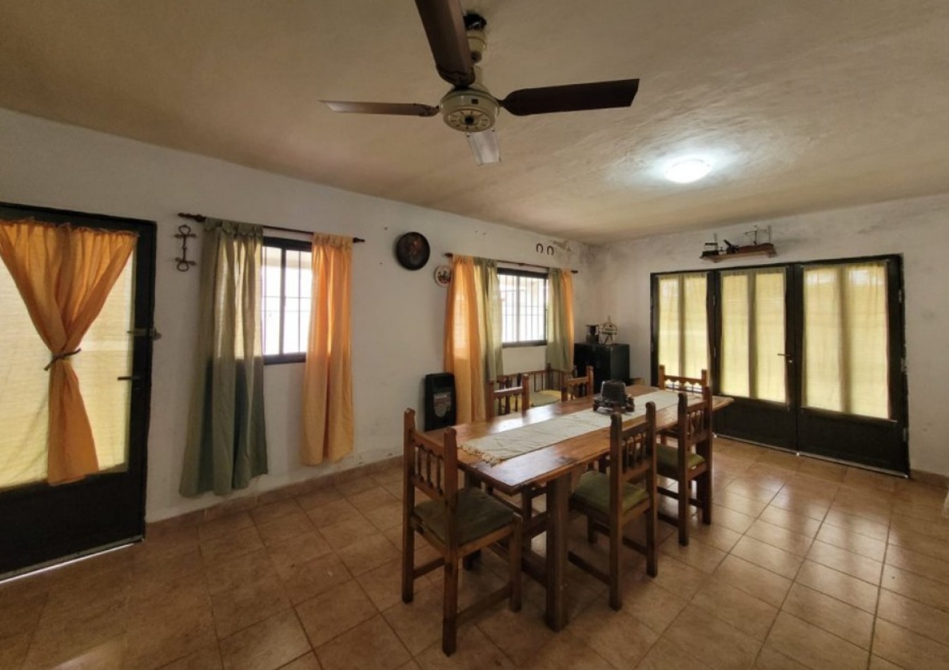 IMPORTANTE CASA QUINTA EN VENTA CON AMPLIO PARQUE EN ALEJANDRO KORN 