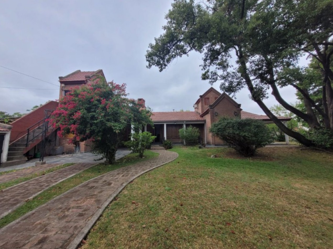 IMPORTANTE CASA QUINTA EN VENTA CON AMPLIO PARQUE EN ALEJANDRO KORN 