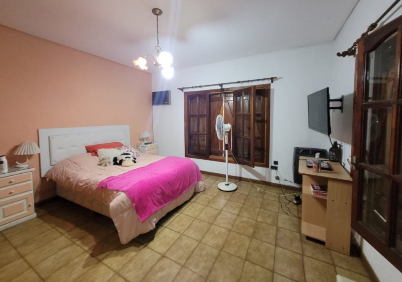 IMPORTANTE CASA QUINTA EN VENTA CON AMPLIO PARQUE EN ALEJANDRO KORN 