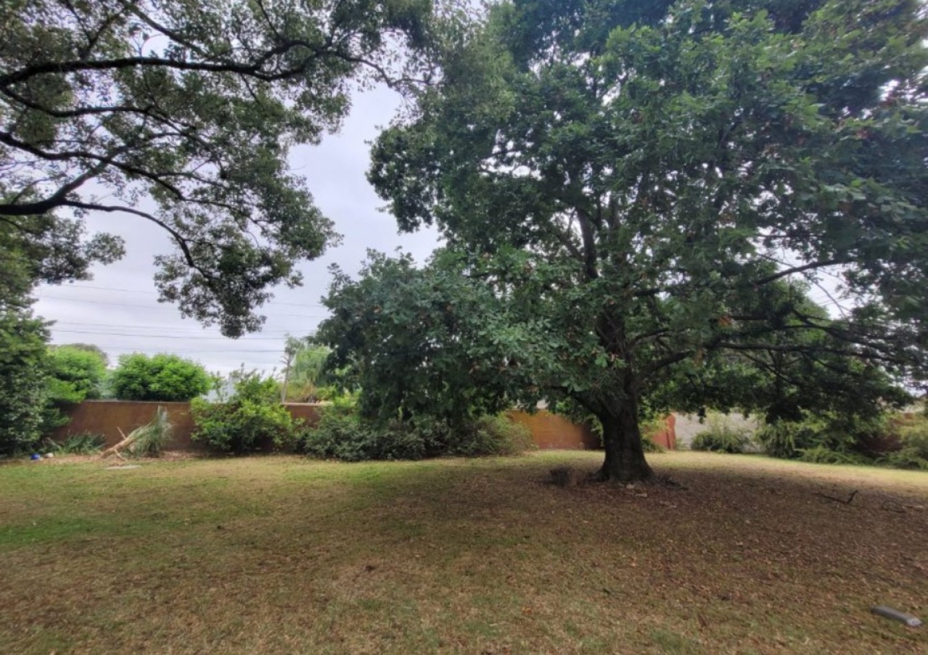IMPORTANTE CASA QUINTA EN VENTA CON AMPLIO PARQUE EN ALEJANDRO KORN 