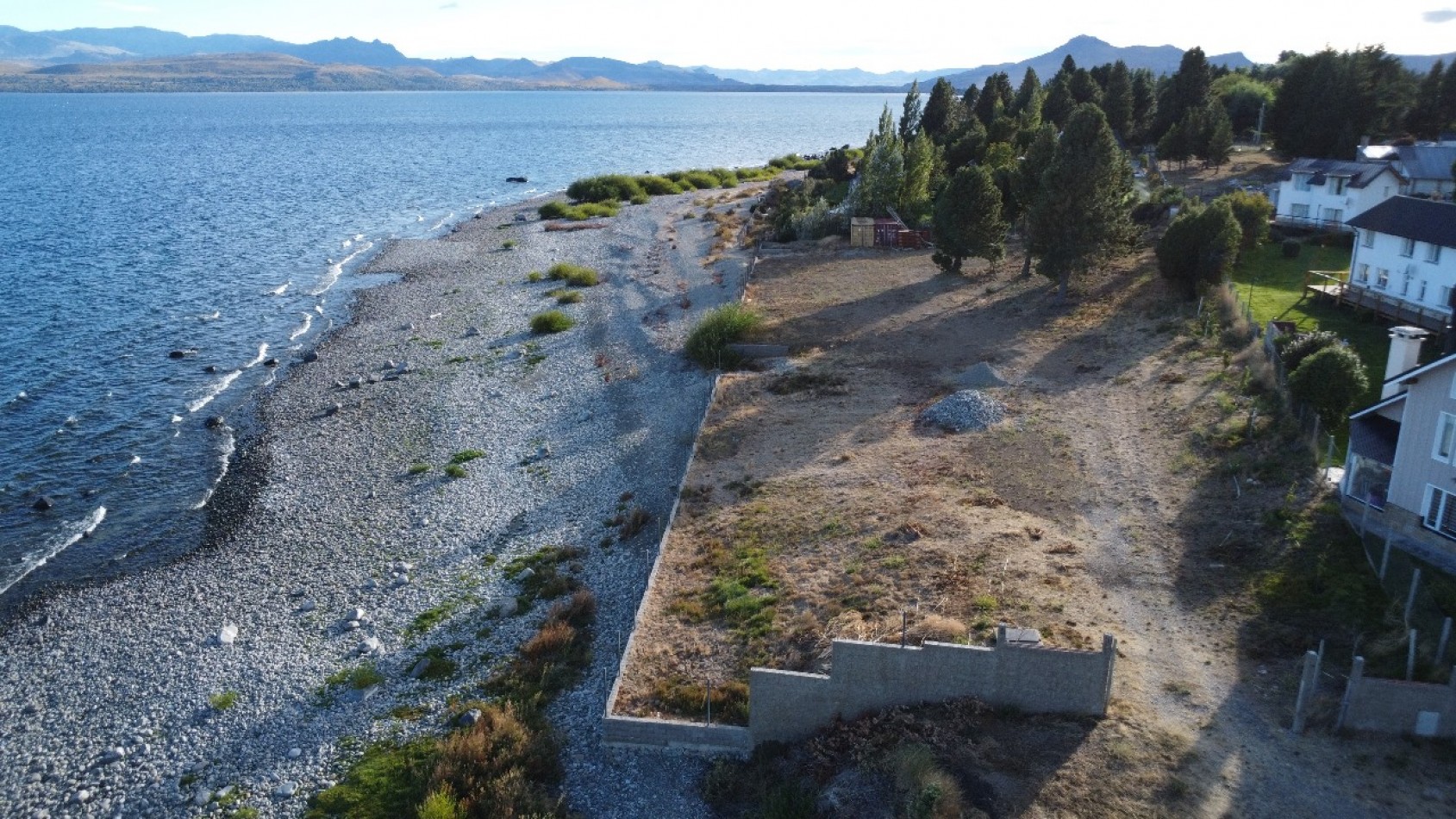 Lote con costa de lago