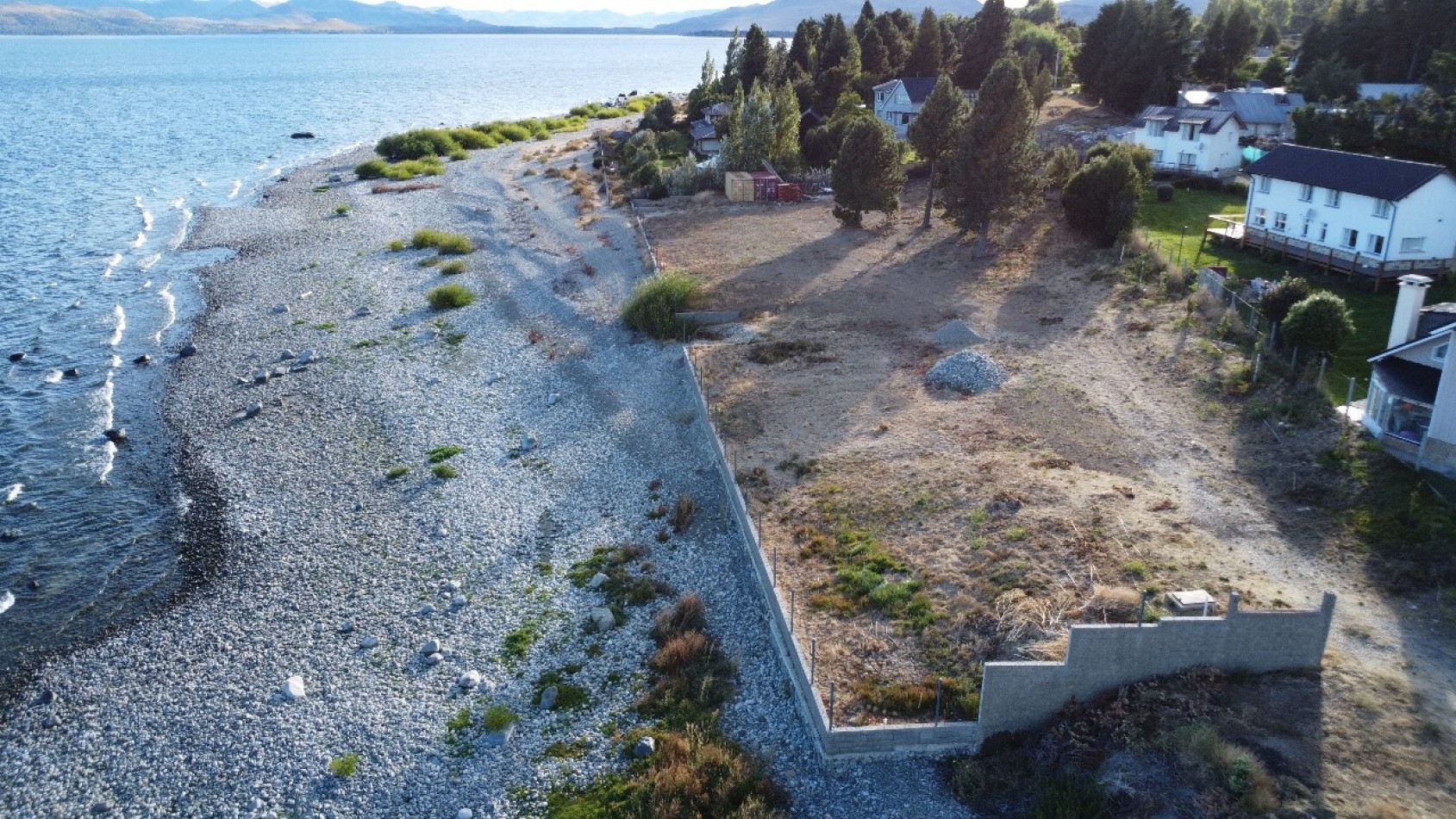 Lote con costa de lago