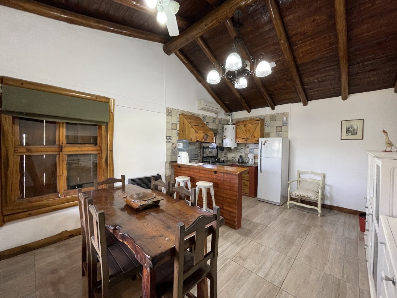 CASA CON CABAÑA Y PISCINA