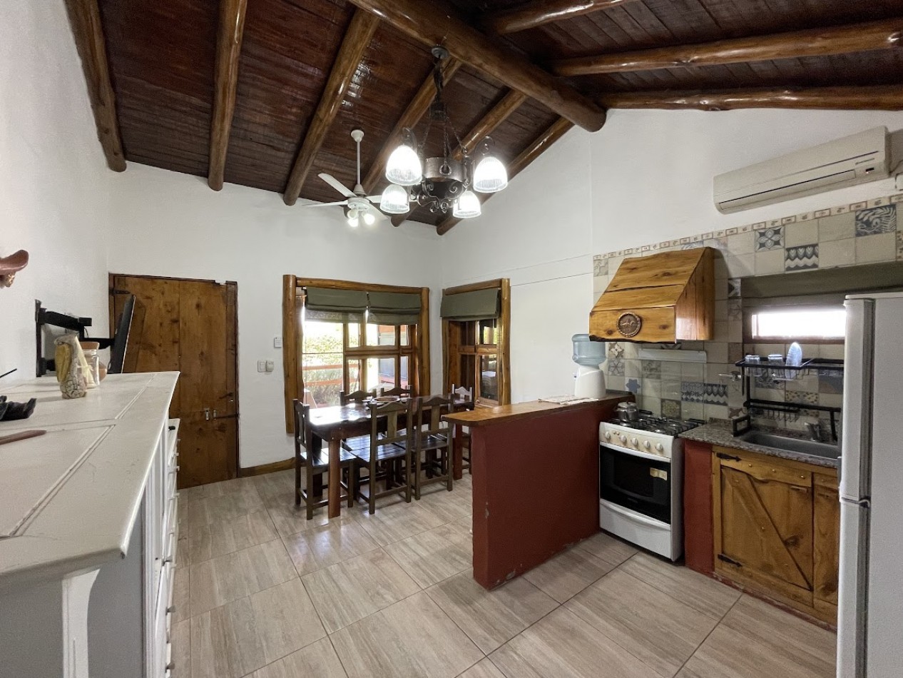 CASA CON CABAÑA Y PISCINA