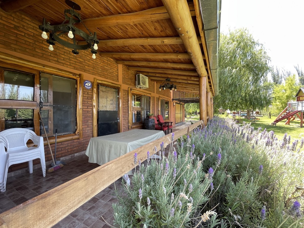 CASA CON CABAÑA Y PISCINA