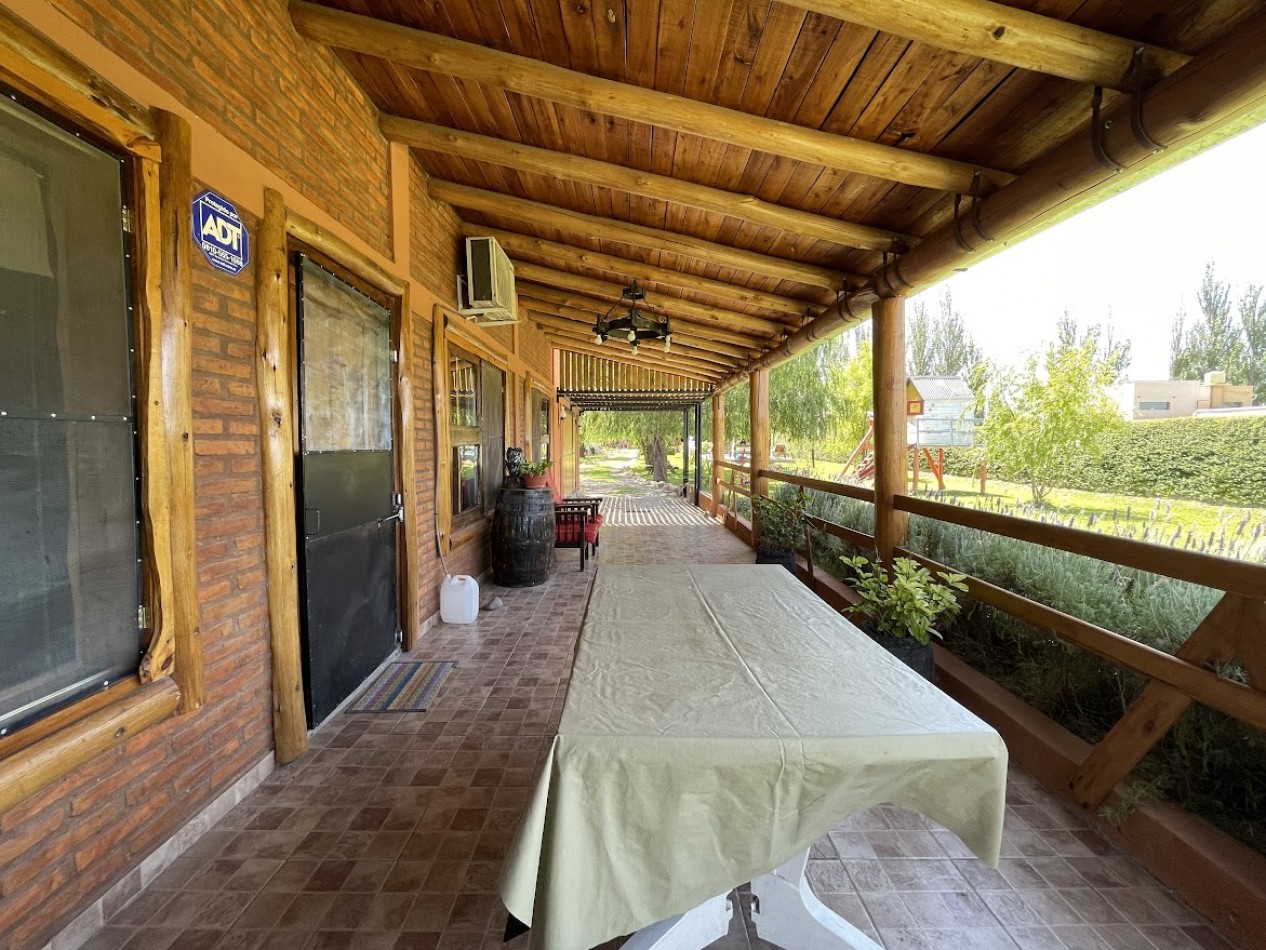 CASA CON CABAÑA Y PISCINA