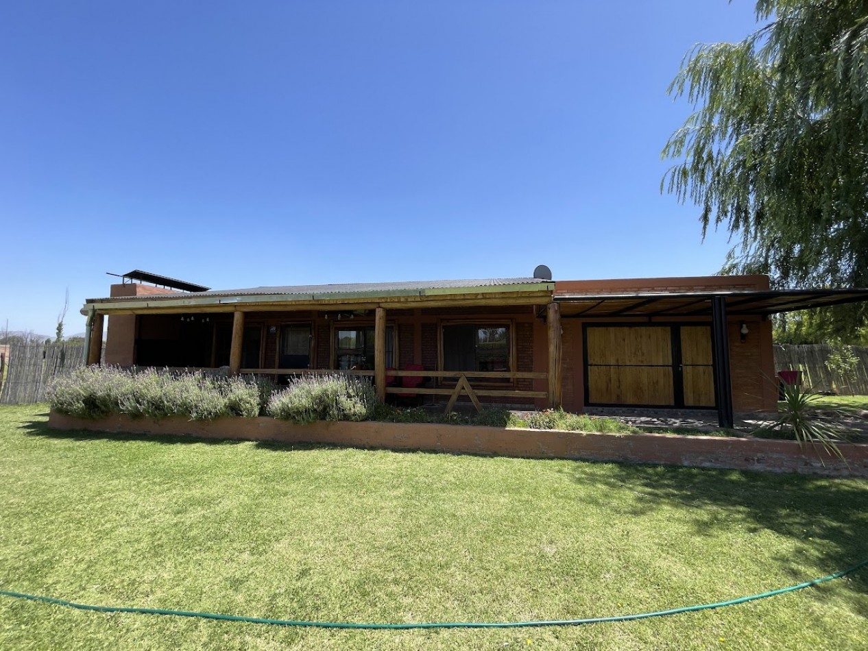 CASA CON CABAÑA Y PISCINA