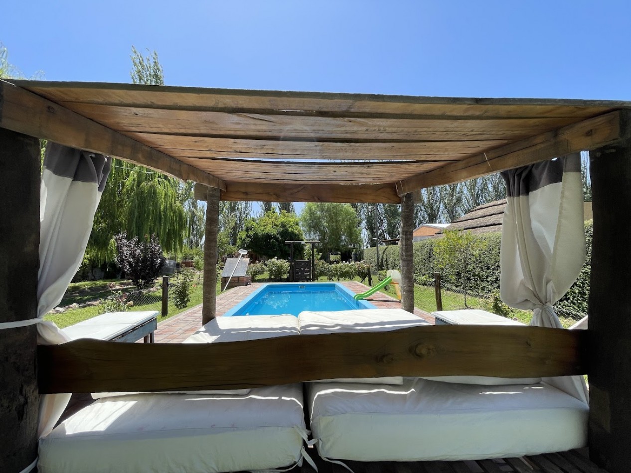 CASA CON CABAÑA Y PISCINA