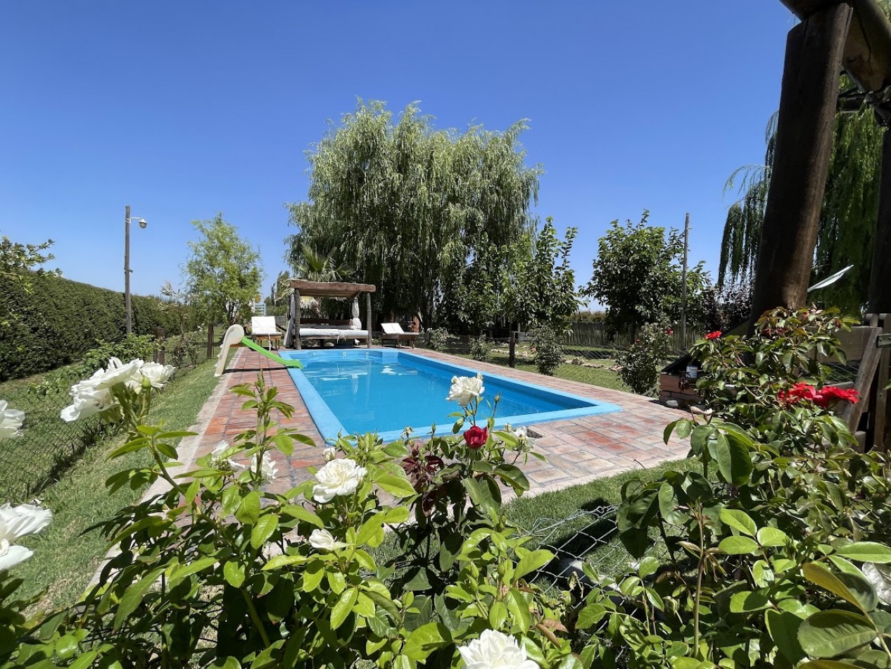 CASA CON CABAÑA Y PISCINA