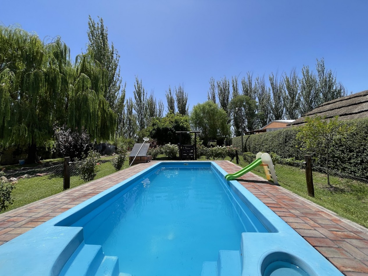 CASA CON CABAÑA Y PISCINA