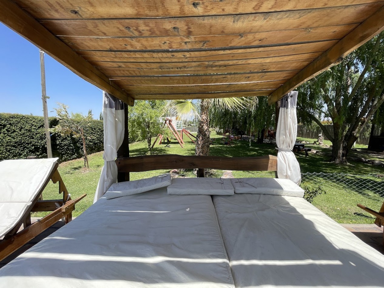 CASA CON CABAÑA Y PISCINA