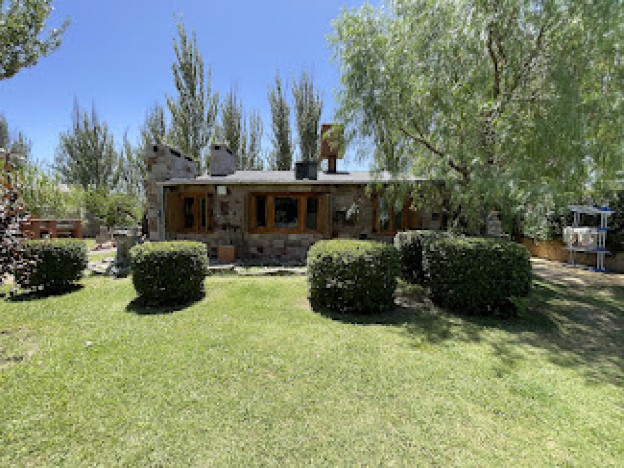 CASA CON CABAÑA Y PISCINA