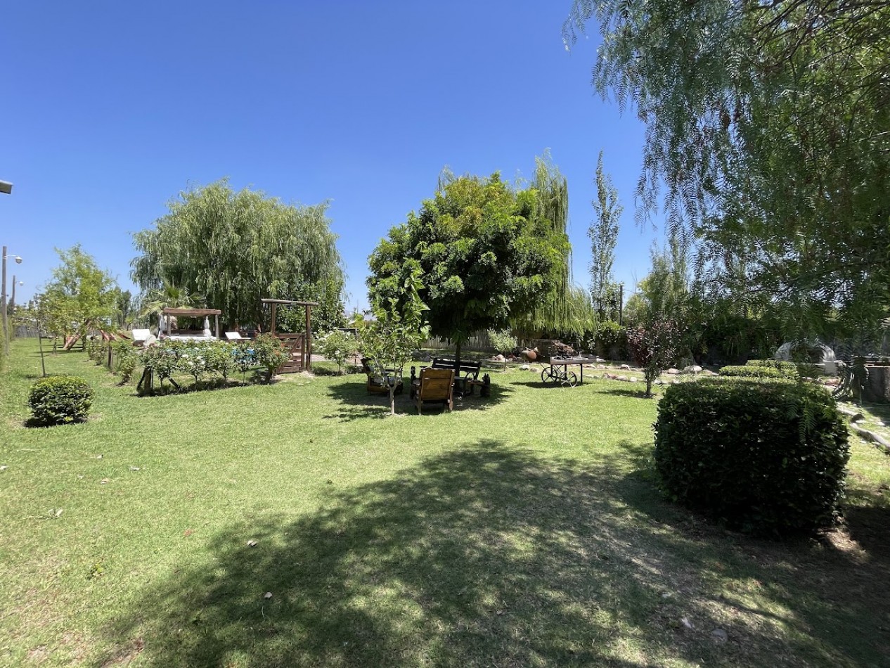 CASA CON CABAÑA Y PISCINA
