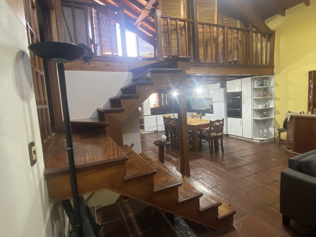 SE TOMA PERMUTA, O PARTE DE PAGO! CASA DE 3 PLANTAS CON PARQUE, PISCINA Y GARAGE SUBTERRANEO EN RANELAGH