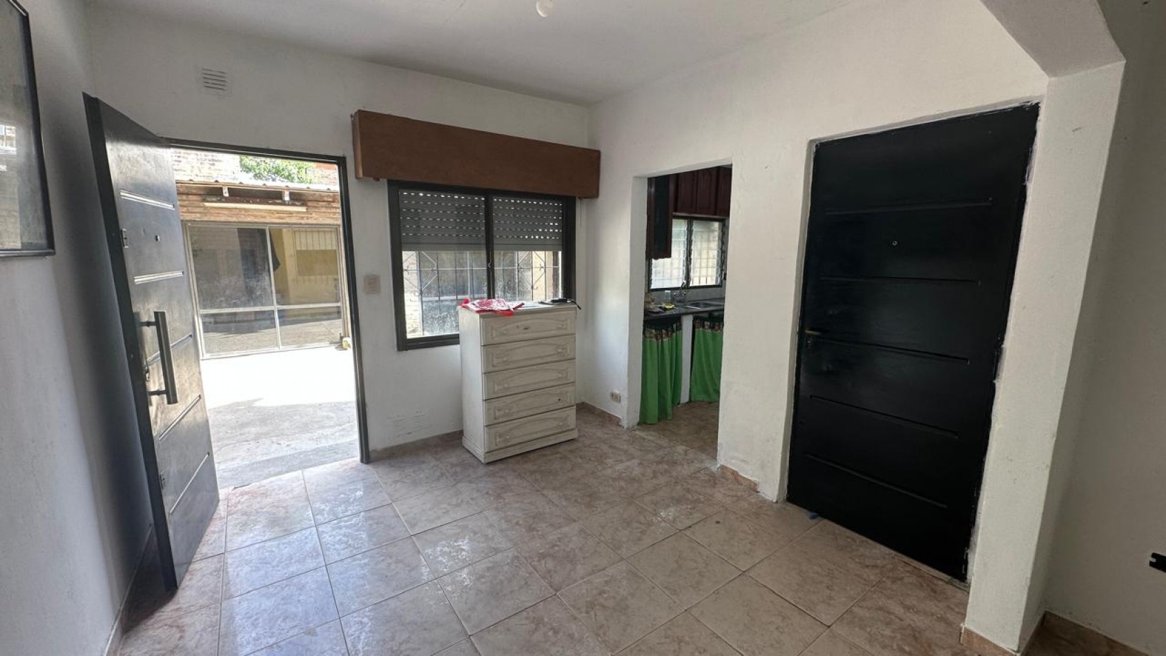 CASA DE 3 AMBIENTES CON DEPARTAMENTO INDEPENDIENTE Y COCHERA EN FLORENCIO VARELA