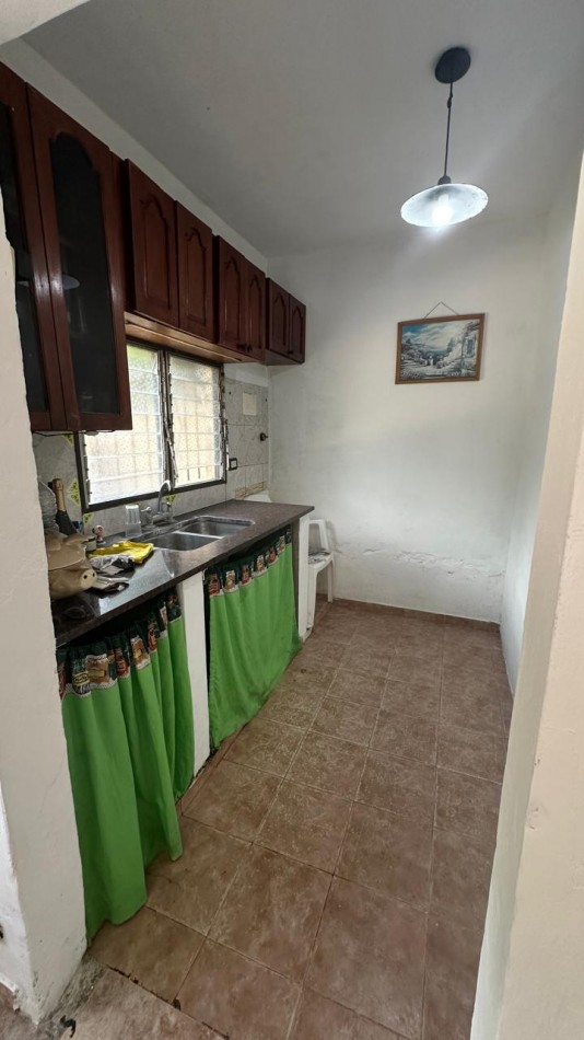 CASA DE 3 AMBIENTES CON DEPARTAMENTO INDEPENDIENTE Y COCHERA EN FLORENCIO VARELA