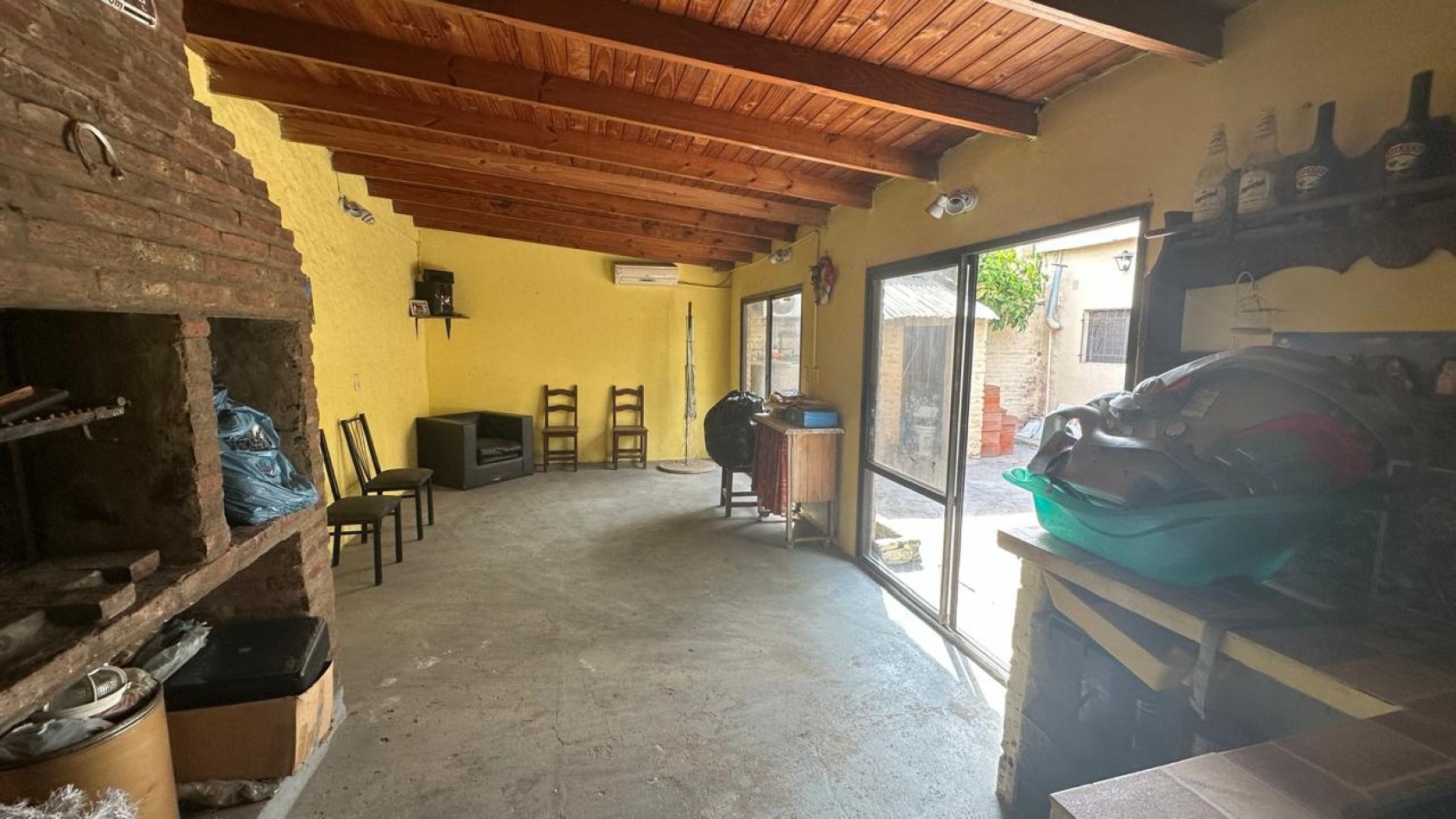 CASA DE 3 AMBIENTES CON DEPARTAMENTO INDEPENDIENTE Y COCHERA EN FLORENCIO VARELA