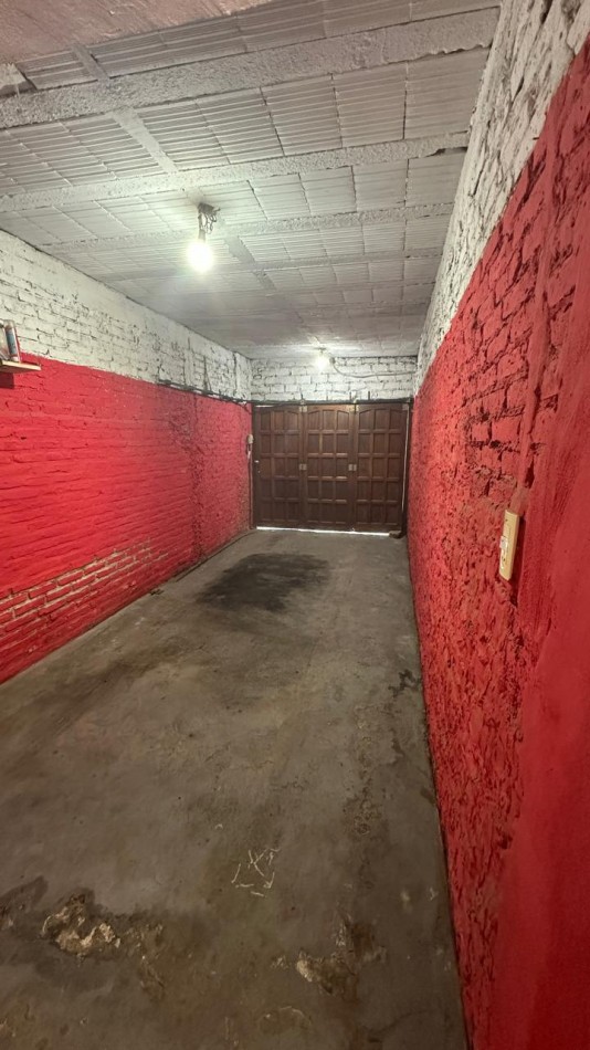 CASA DE 3 AMBIENTES CON DEPARTAMENTO INDEPENDIENTE Y COCHERA EN FLORENCIO VARELA