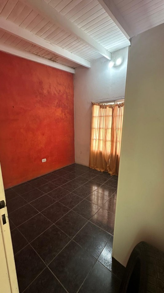 CASA DE 3 AMBIENTES CON DEPARTAMENTO INDEPENDIENTE Y COCHERA EN FLORENCIO VARELA