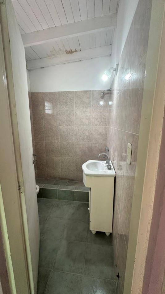 CASA DE 3 AMBIENTES CON DEPARTAMENTO INDEPENDIENTE Y COCHERA EN FLORENCIO VARELA