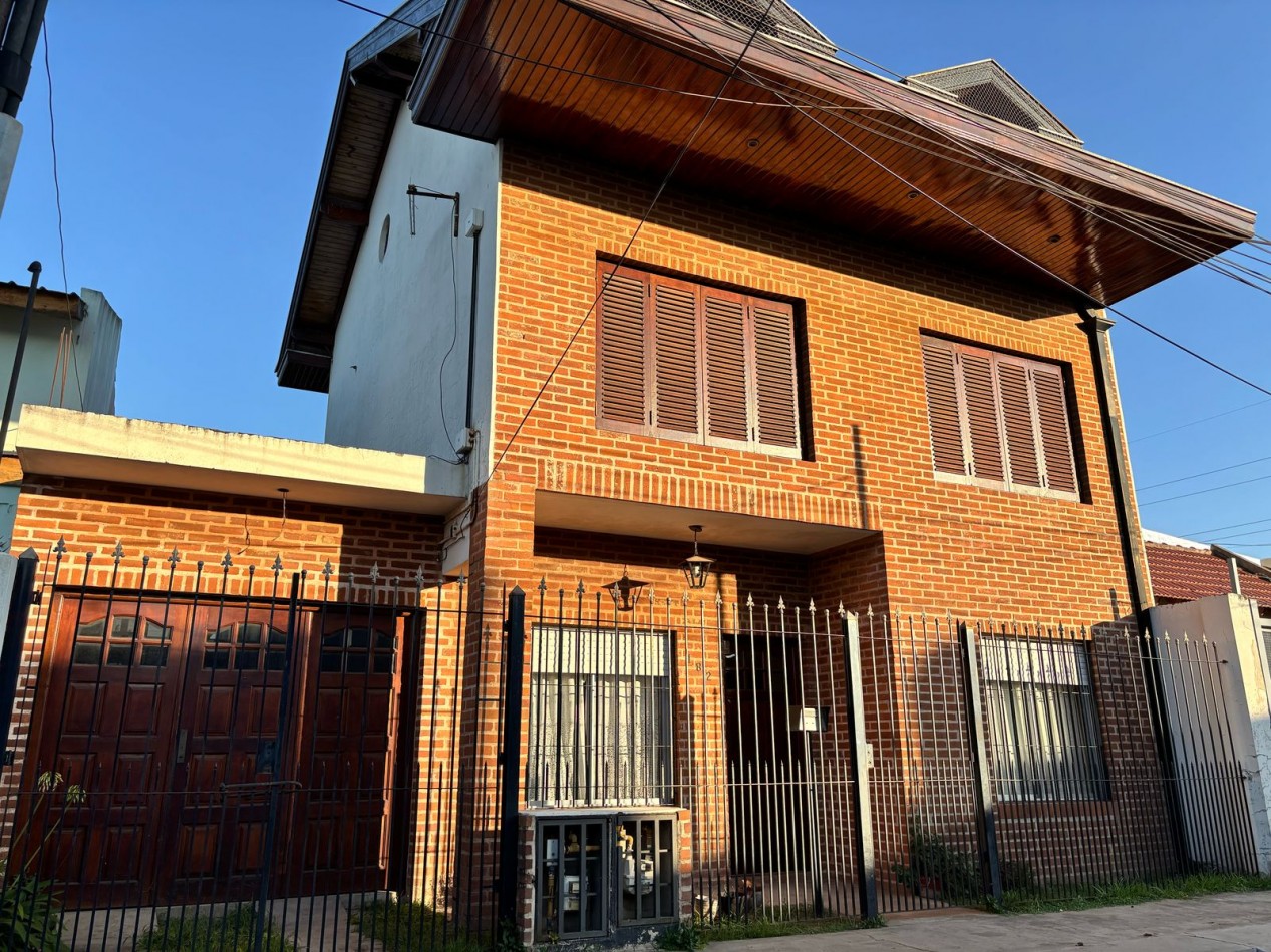 CASA EN 3 PLANTAS SOBRE LOTE DE 10X30