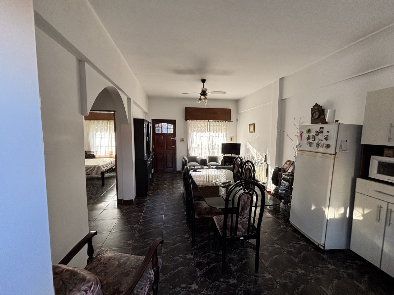 CASA EN 3 PLANTAS SOBRE LOTE DE 10X30