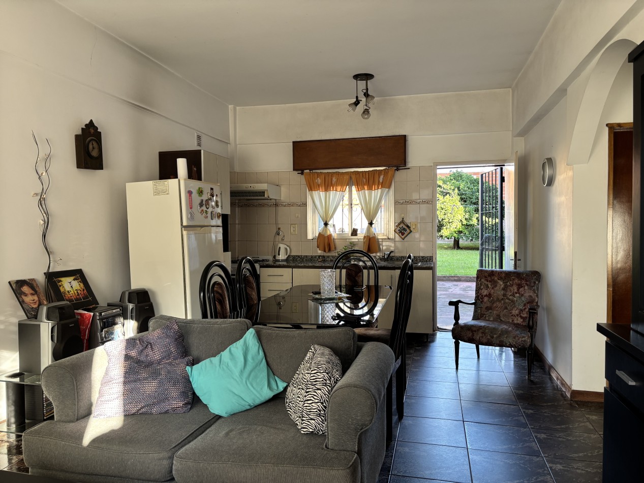 CASA EN 3 PLANTAS SOBRE LOTE DE 10X30