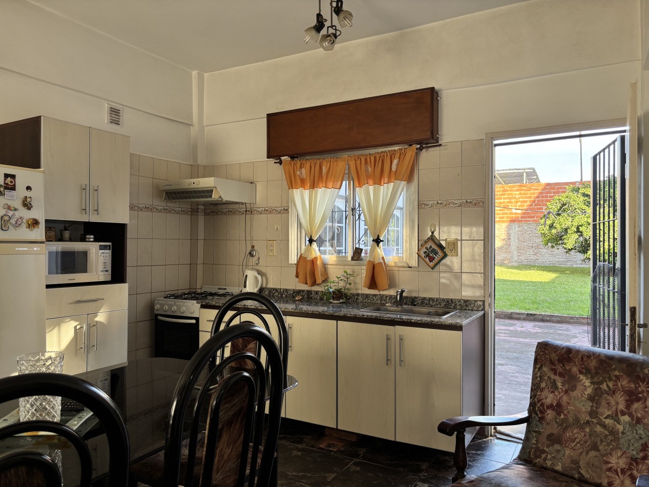 CASA EN 3 PLANTAS SOBRE LOTE DE 10X30