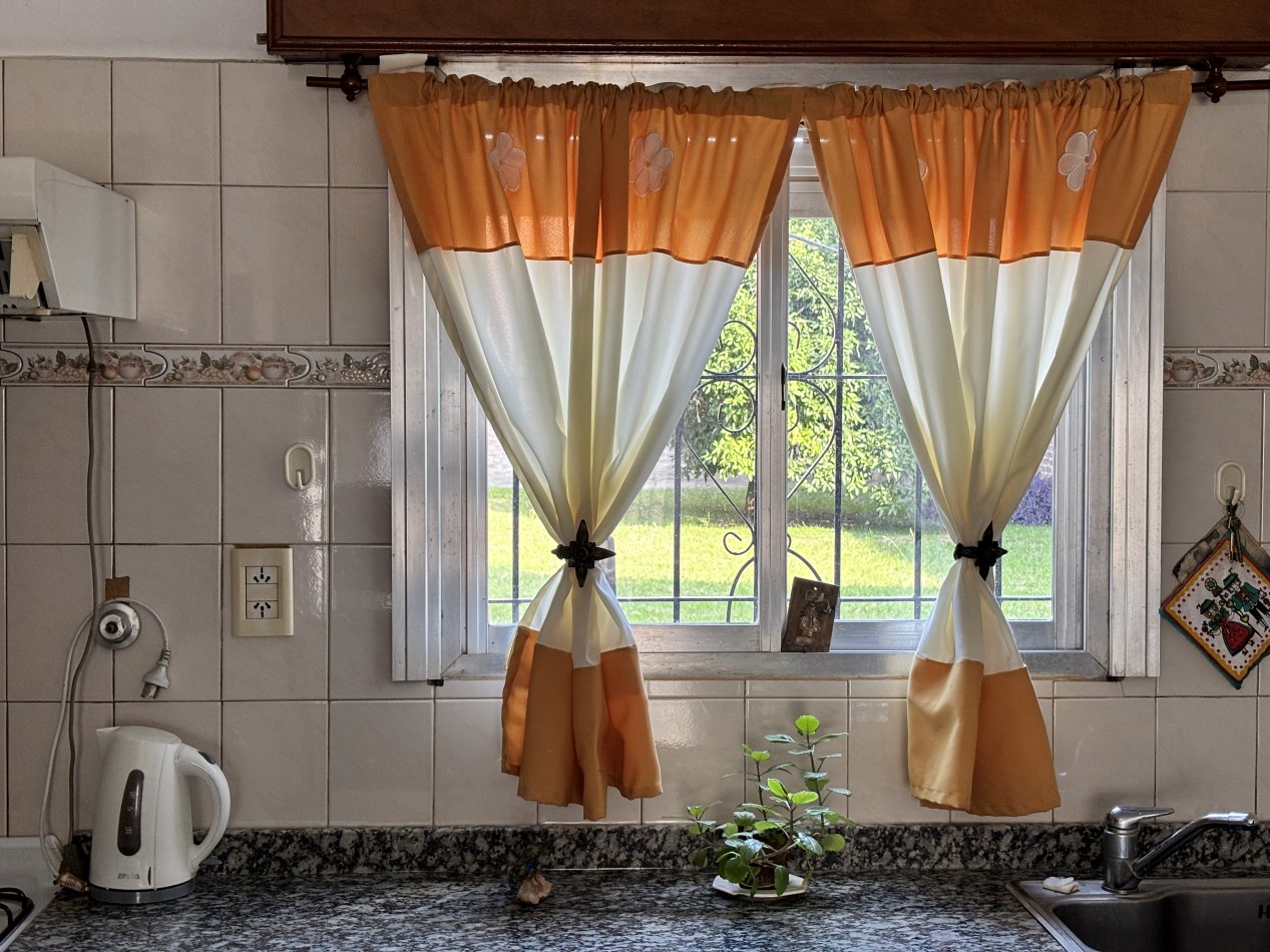 CASA EN 3 PLANTAS SOBRE LOTE DE 10X30
