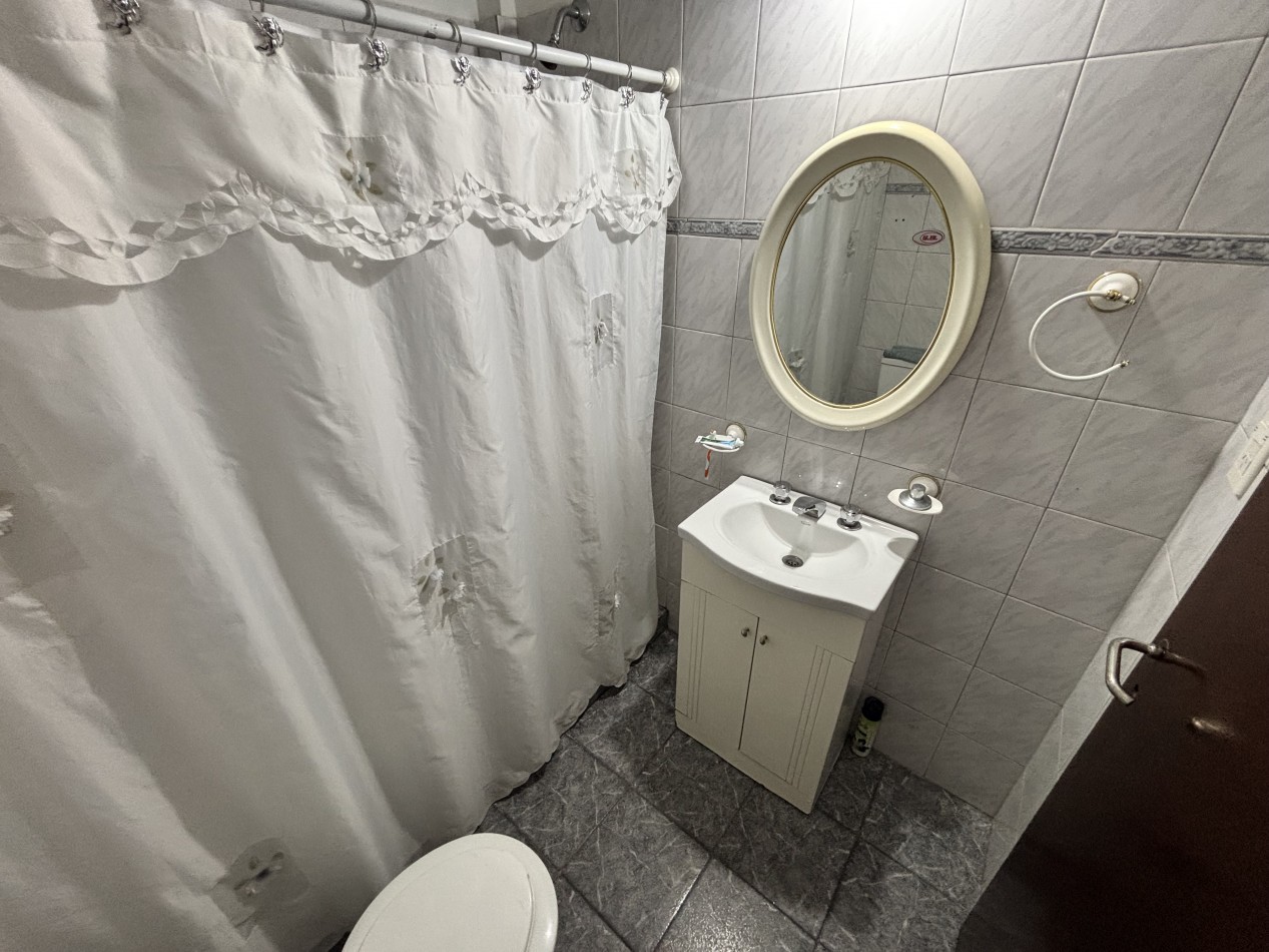 CASA EN 3 PLANTAS SOBRE LOTE DE 10X30