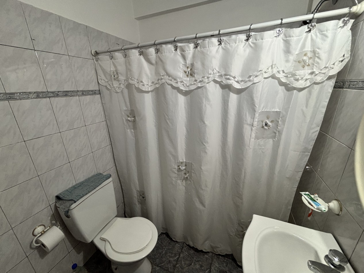 CASA EN 3 PLANTAS SOBRE LOTE DE 10X30