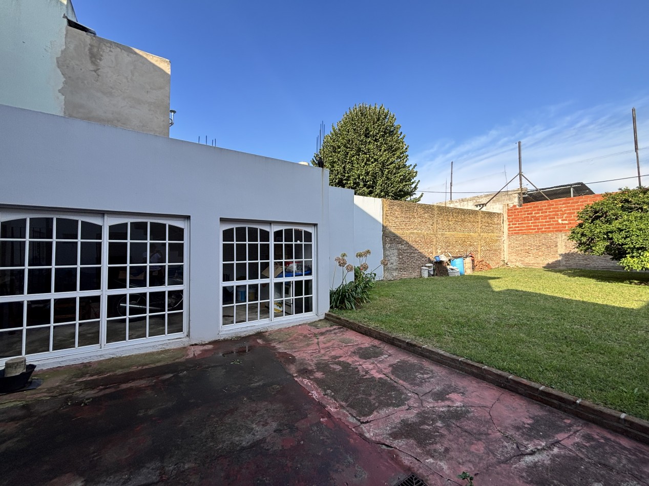 CASA EN 3 PLANTAS SOBRE LOTE DE 10X30