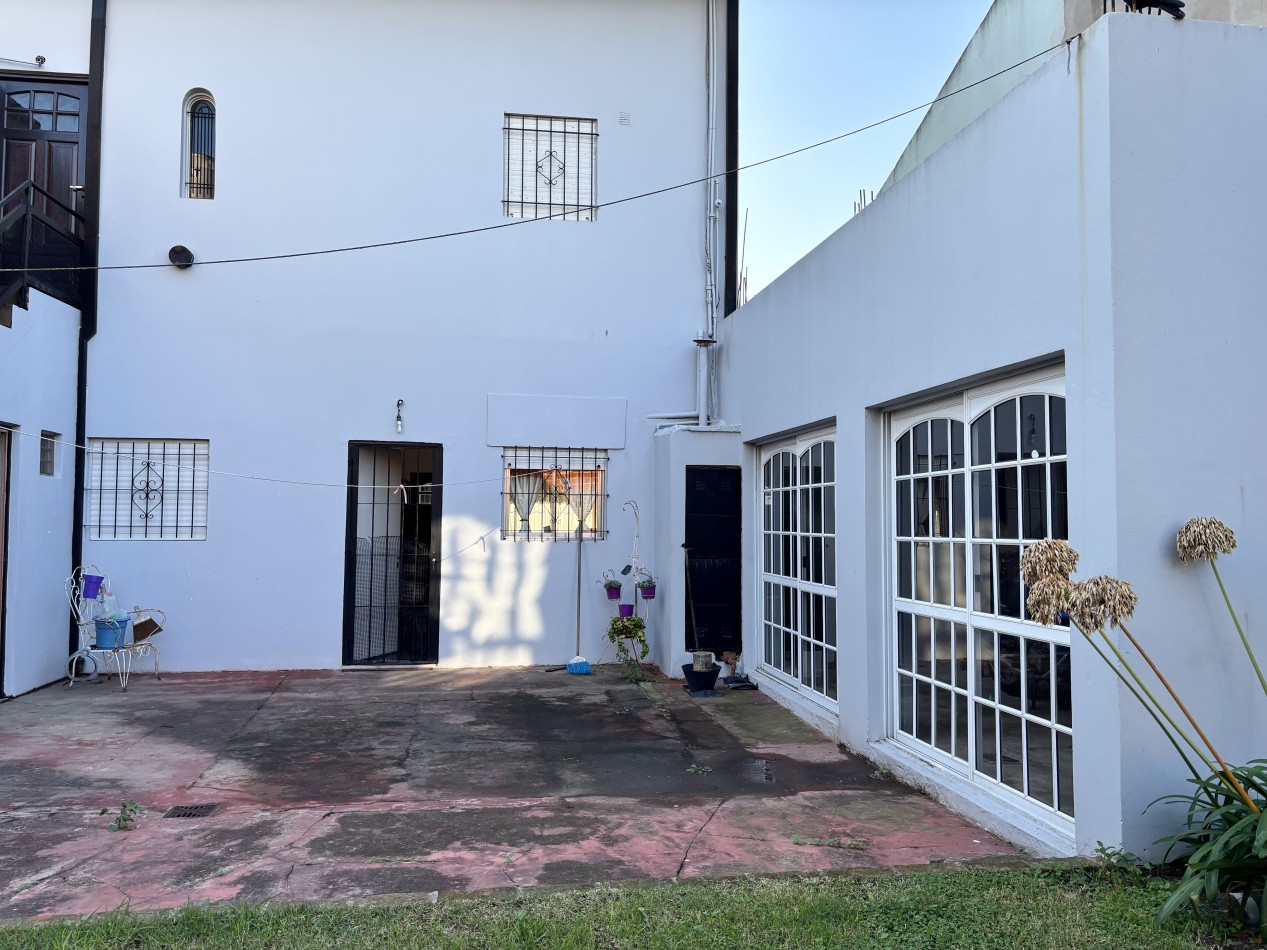 CASA EN 3 PLANTAS SOBRE LOTE DE 10X30