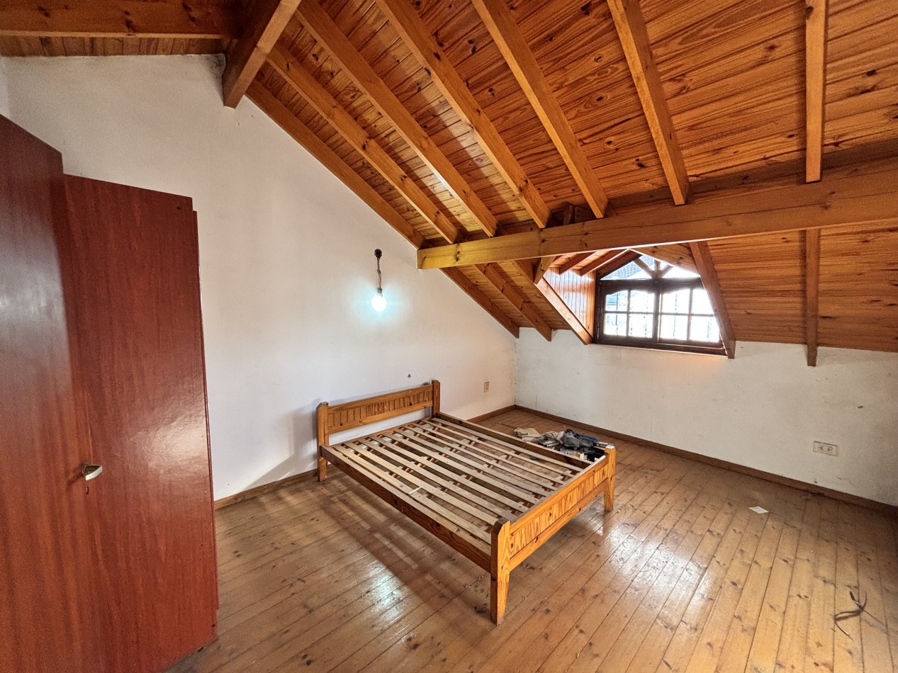CASA EN 3 PLANTAS SOBRE LOTE DE 10X30