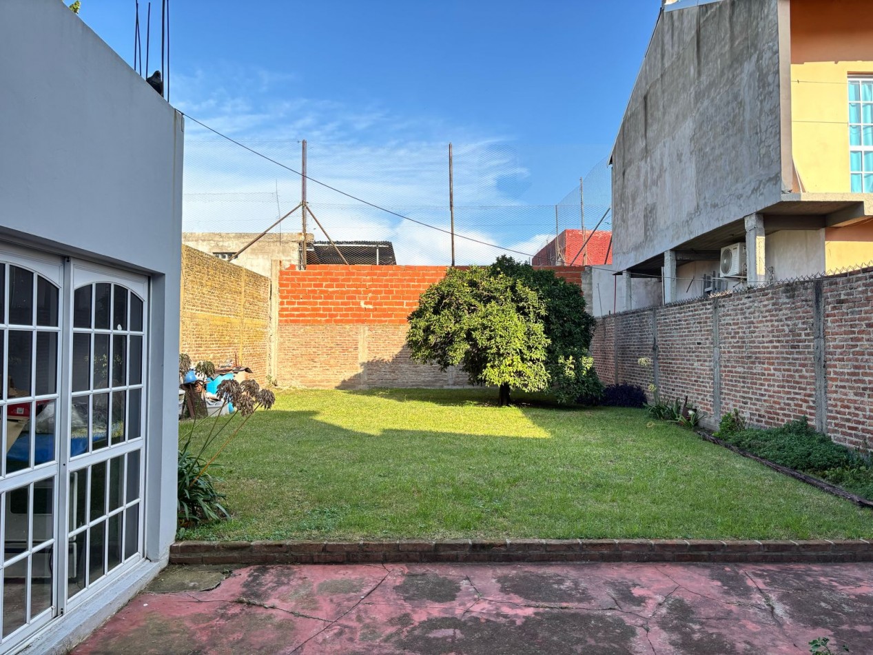 CASA EN 3 PLANTAS SOBRE LOTE DE 10X30