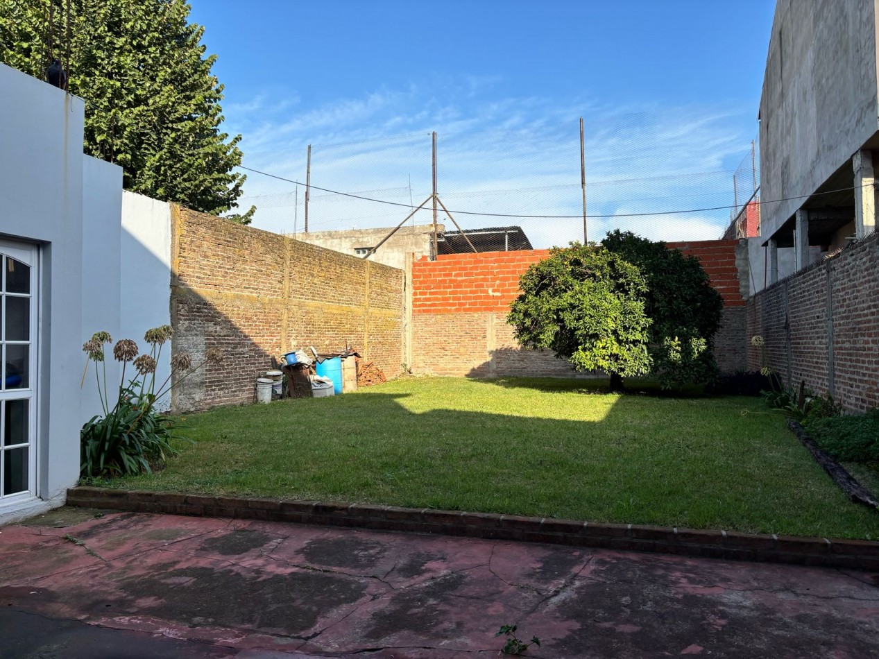CASA EN 3 PLANTAS SOBRE LOTE DE 10X30