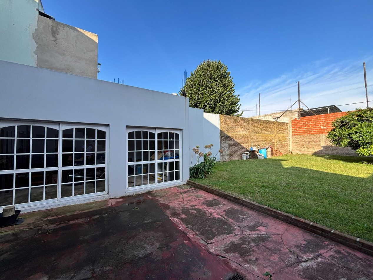 CASA EN 3 PLANTAS SOBRE LOTE DE 10X30