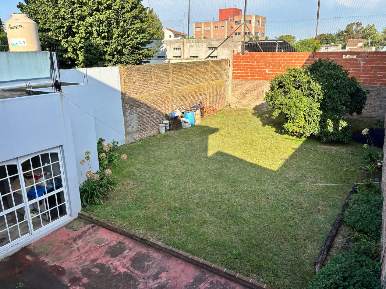 CASA EN 3 PLANTAS SOBRE LOTE DE 10X30