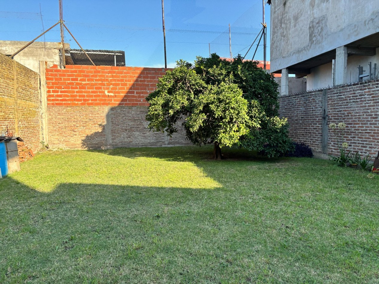 CASA EN 3 PLANTAS SOBRE LOTE DE 10X30