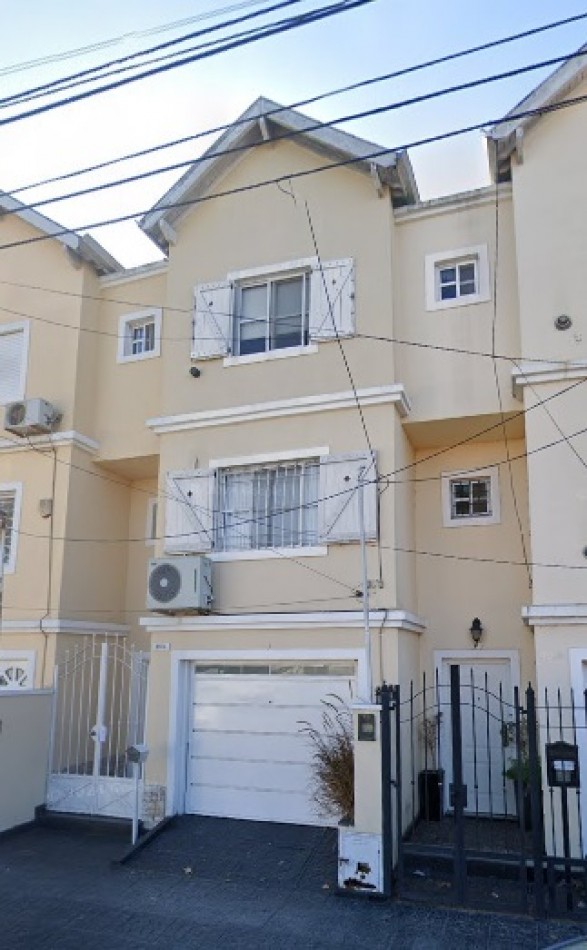 Venta de triplex en Ezpeleta
