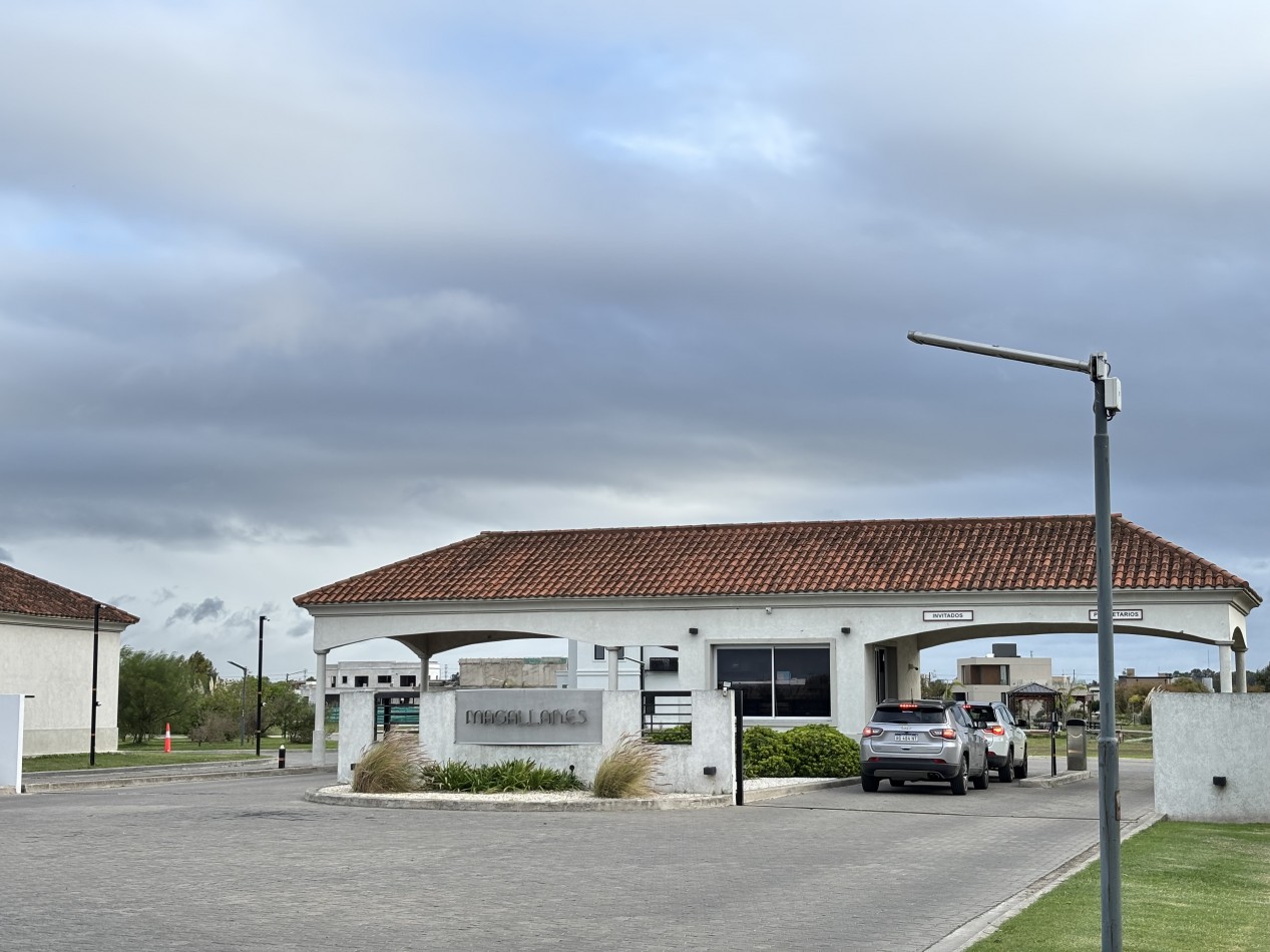 LOTE A LA VENTA EN BARRIO MAGALLANES - Pueblos del Plata HUDSON. Con vista parcial a la Laguna