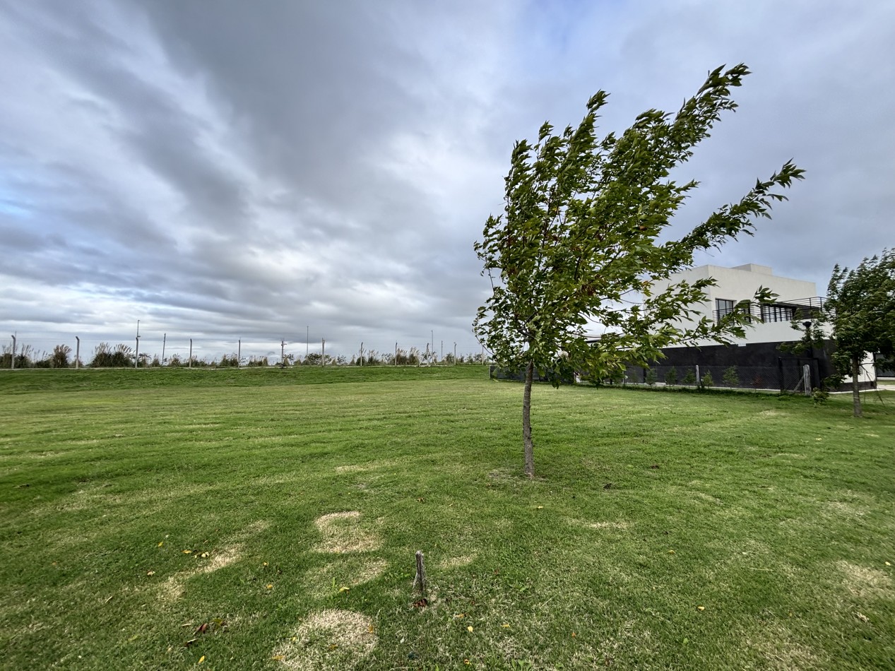 LOTE A LA VENTA EN BARRIO MAGALLANES - Pueblos del Plata HUDSON. Con vista parcial a la Laguna