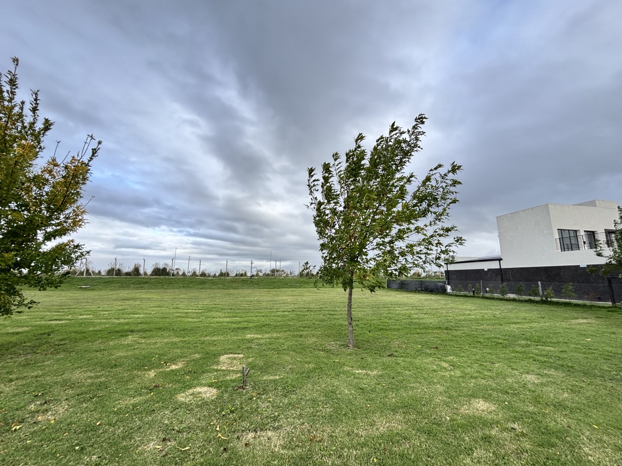 LOTE A LA VENTA EN BARRIO MAGALLANES - Pueblos del Plata HUDSON. Con vista parcial a la Laguna